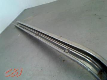 Schuifdeur Rail rechts van een Volkswagen Caddy beschikbaar voor biedingen