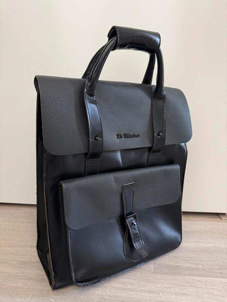 Dr Martens zwarte leren rugtas, Sieraden, Tassen en Uiterlijk, Tassen | Rugtassen, Zo goed als nieuw, Overige merken, 25 tot 40 cm