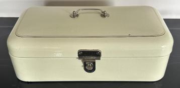 emaille broodtrommel beige met gouden bies in mooie staat beschikbaar voor biedingen