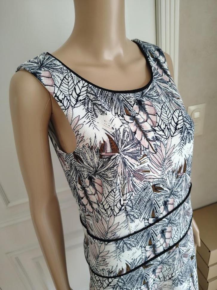 mouwloze jurk van k design, Kleding | Dames, Jurken, Zo goed als nieuw, Maat 38/40 (M), Onder de knie, Verzenden