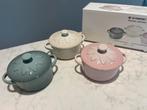 Le Creuset keramische Bloem Mini Cocottes - Nieuw!, Overige materialen, Overige typen, Nieuw, Ophalen of Verzenden
