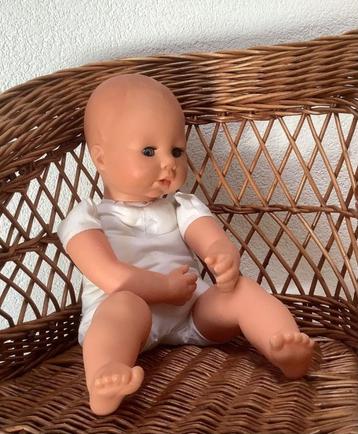 Schattige Zapf pop met slaapogen beschikbaar voor biedingen
