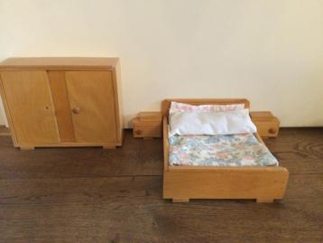 Vintage poppenhuis-meubeltjes beschikbaar voor biedingen