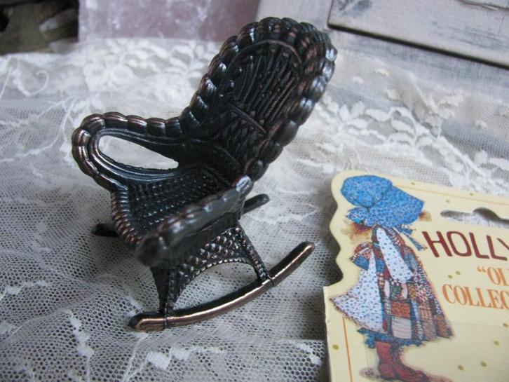 Vintage Miniatuur Schommelstoel uit 1976 - Holly Hobbie, Antiek en Kunst, Curiosa en Brocante, Verzenden