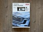 Kyosho 1:64 Toyota Land Cruiser 300 Book Type - White, Hobby en Vrije tijd, Overige merken, Auto, Groter dan 1:32, Nieuw