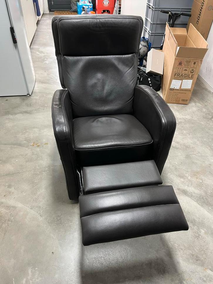 Donkerbruine Relaxfauteuil met Beensteun, Huis en Inrichting, Fauteuils, Gebruikt, Leer, 75 tot 100 cm, Ophalen