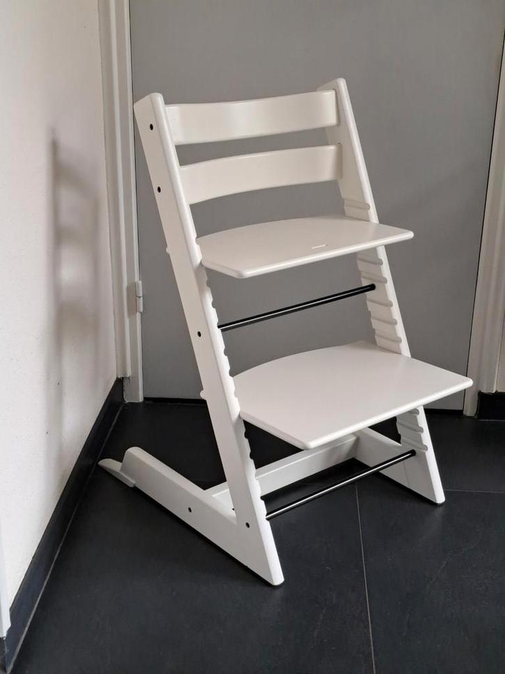 Stokke Tripp Trapp kinderstoel NIEUW MODEL in wit, Kinderen en Baby's, Kinderstoelen, Zo goed als nieuw, Meegroeistoel, Aanschuifbaar