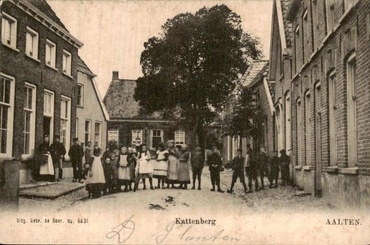 Aalten - Kattenberg - Straatbeeld, Verzamelen, Ansichtkaarten | Nederland, Gelopen, Gelderland, Voor 1920, Ophalen of Verzenden