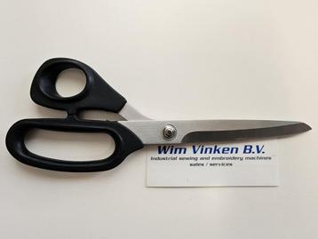 Garen, naalden, scharen en machines. beschikbaar voor biedingen