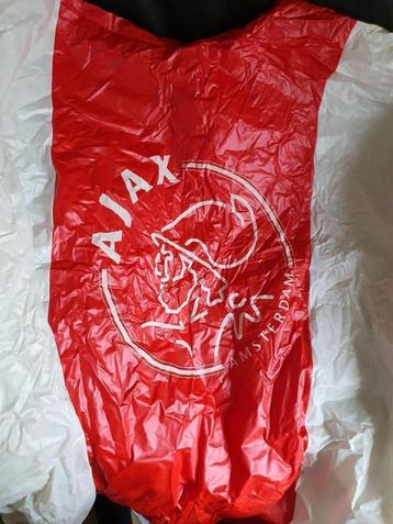 Zo goed als nieuw ajax regenponcho met knopen beschikbaar voor biedingen
