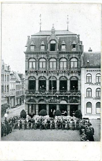Venlo Markt Hotel Cafe Rest Central met motorfietsen beschikbaar voor biedingen