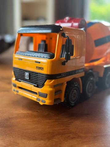 Grote betonmolen / vrachtwagen beschikbaar voor biedingen