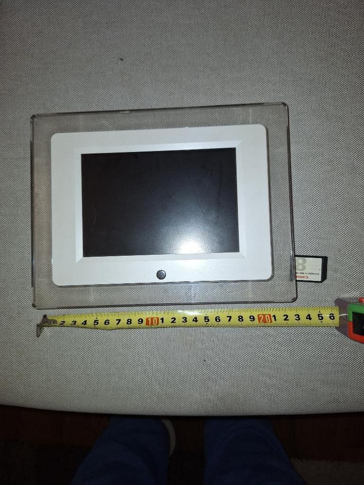 Solara digitale fotolijst, Audio, Tv en Foto, Fotografie | Digitale fotolijsten, Gebruikt, Kleiner dan 8 inch, 2 GB of meer, Afstandsbediening