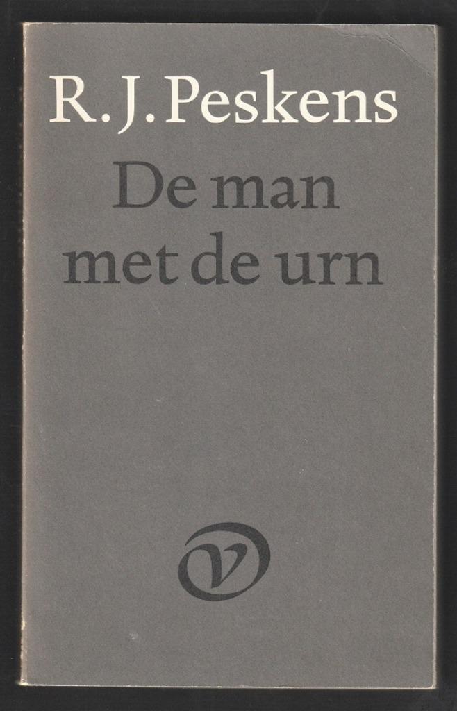 DE MAN MET DE URN - R.J. Peskens, Boeken, Literatuur, Zo goed als nieuw, Ophalen of Verzenden