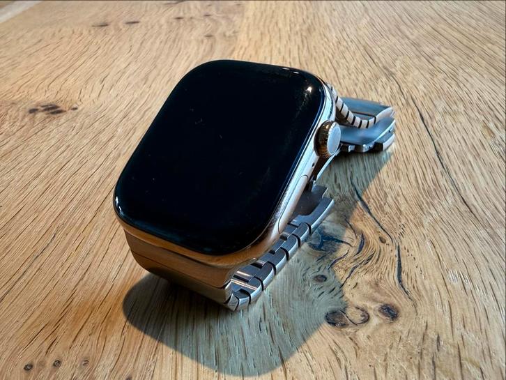 Apple Watch 10 Titanium, Sieraden, Tassen en Uiterlijk, Smartwatches, Zo goed als nieuw, iOS, Zilver, Afstand, Waterdicht, Ophalen of Verzenden