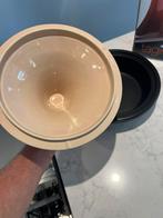 Le Creuset Tajine 27 cm in heel goede staat, Gebruikt, Gietijzer, Ophalen of Verzenden, Keramische plaat