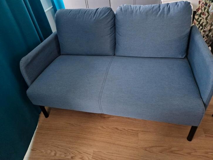 Kleine blauwe tweezitsbank IKEA Glostad z.g.a.n., Huis en Inrichting, Banken | Sofa's en Chaises Longues, Zo goed als nieuw, Tweepersoons