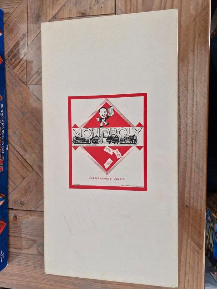 Monopoly - lange witte doos uitgave, Hobby en Vrije tijd, Gezelschapsspellen | Bordspellen, Ophalen of Verzenden