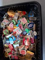 Doos vol Speldjes - 151 stuks!, Verzamelen, Speldjes, Pins en Buttons, Ophalen of Verzenden, Gebruikt, Merk, Speldje of Pin