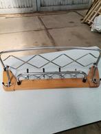 Retro vintage houten wandkapstok met buisframe hoedenplank, Wandkapstok, Gebruikt, Ophalen of Verzenden, Minder dan 100 cm