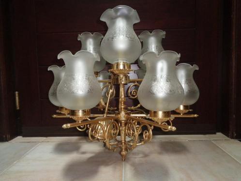 Prachtige antieke bronzen luchter en met bewerkt opalineglas, Huis en Inrichting, Lampen | Kroonluchters, Ophalen
