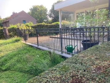15 meter tuinhek werk met 2 poortjes beschikbaar voor biedingen