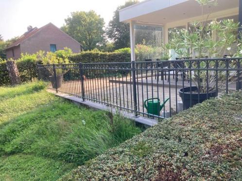 15 meter tuinhek werk met 2 poortjes, Tuin en Terras, Tuinhekken en Hekwerk, Zo goed als nieuw, Sierhekwerk, IJzer, Met poort