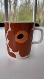 Terracotta Marimekko unikko mok, Kop(pen) en/of Schotel(s), Ophalen of Verzenden, Zo goed als nieuw, Porselein