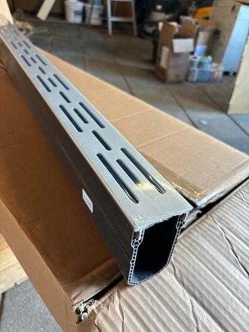 Aluminium lijngoot (8 meter) beschikbaar voor biedingen
