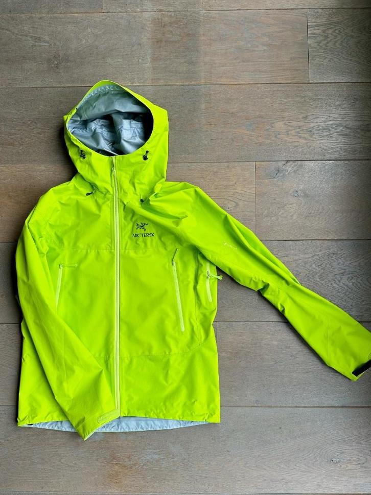 Nieuwstaat verkerende Arcteryx Beta SL kleur citroen maat L, Kleding | Heren, Jassen | Zomer, Zo goed als nieuw, Maat 52/54 (L)