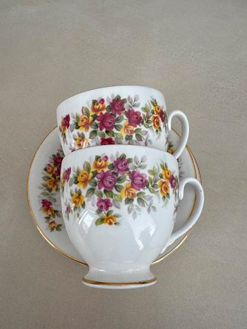 Marlborough Cottage Roses Theekopjes (2x) Vintage Porselein  beschikbaar voor biedingen