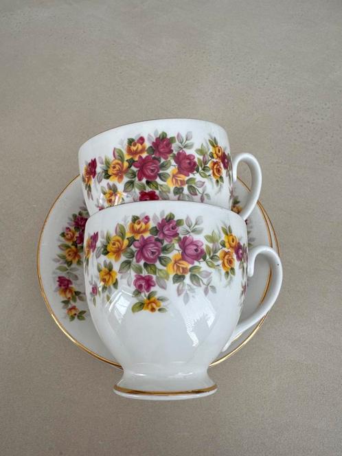 Marlborough Cottage Roses Theekopjes (2x) Vintage Porselein, Antiek en Kunst, Antiek | Porselein, Ophalen of Verzenden