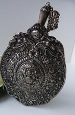 Buskruitfles Russisch 1800 antiek, Russian powder flask, Ophalen