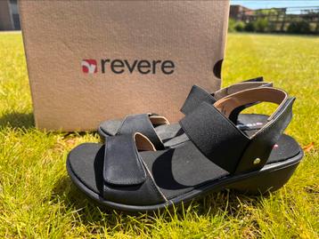 Nieuwe zwarte sandalen maat 41 met hakje beschikbaar voor biedingen