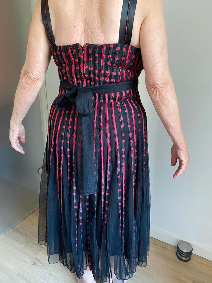 Feestelijke jurk - Salsa proof!, Kleding | Dames, Jurken, Zo goed als nieuw, Maat 42/44 (L), Zwart, Knielengte, Ophalen