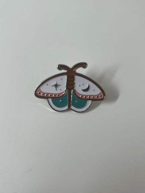 Pin mot, Verzamelen, Speldjes, Pins en Buttons, Nieuw, Speldje of Pin, Dier of Natuur, Ophalen of Verzenden