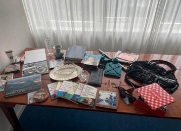 Rommelmarktdoos beschikbaar voor biedingen
