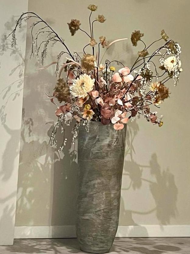 Grote vaas met zijdebloemen van Silka - 90cm, Huis en Inrichting, Woonaccessoires | Vazen, Zo goed als nieuw, Overige kleuren