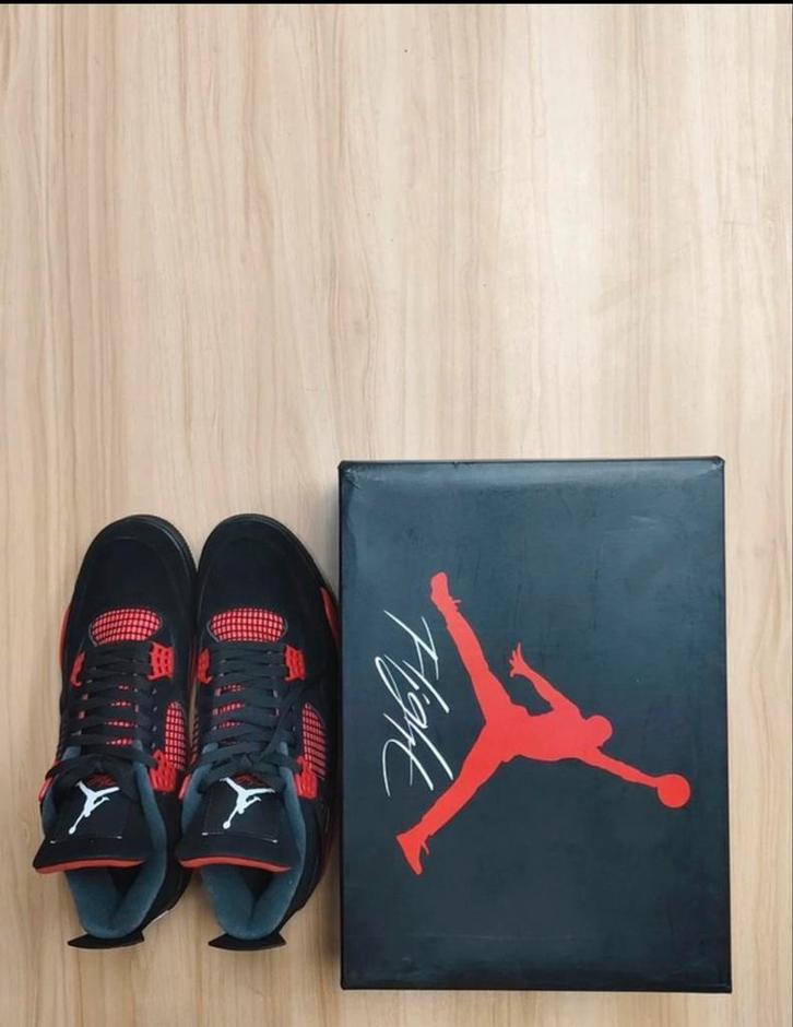 Jordan 4 Red Thunder - Topconditie!, Kleding | Heren, Schoenen, Zo goed als nieuw, Sneakers of Gympen, Zwart, Ophalen of Verzenden