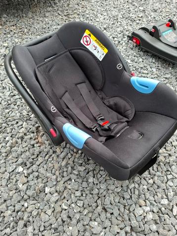 kinderzitje inclusief isofix bevestiging voor in de auto.  beschikbaar voor biedingen