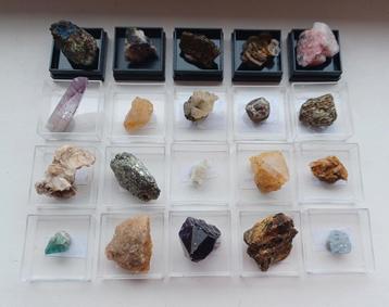 Verzameling mineralen (Micromounts) in doosjes - 20 stuks beschikbaar voor biedingen
