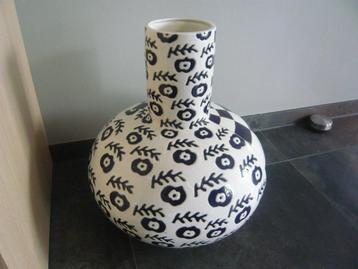 vaas exclusief design beschikbaar voor biedingen