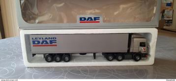 Tekno Leyland/Daf 95 430 pk zilveren trekker met 3 assen en beschikbaar voor biedingen