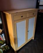 Hemnes vitrinekast, Ophalen, Gebruikt, 100 tot 150 cm, Met deur(en)