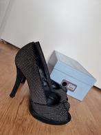 Zwarte pumps met witte stippen, Kleding | Dames, Pumps, Zwart, Ophalen of Verzenden, Zo goed als nieuw