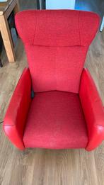 Rode Sta Op Stoel met Lederen Armleuningen, Huis en Inrichting, Fauteuils, Ophalen, Gebruikt, Leer, 75 tot 100 cm