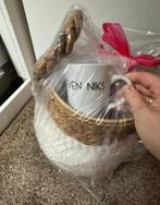 Witte Mand met 2 Mokken - Leuk Cadeau!, Huis en Inrichting, Woonaccessoires | Schalen en Manden, Mand, Rond, Ophalen of Verzenden