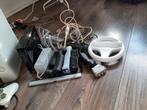 nintendo wii met 2 controllers 2x nunchuck en een stuur, Spelcomputers en Games, Spelcomputers | Nintendo Wii, Ophalen of Verzenden