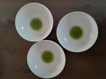 3 schaaltjes met een groene stip  beschikbaar voor biedingen