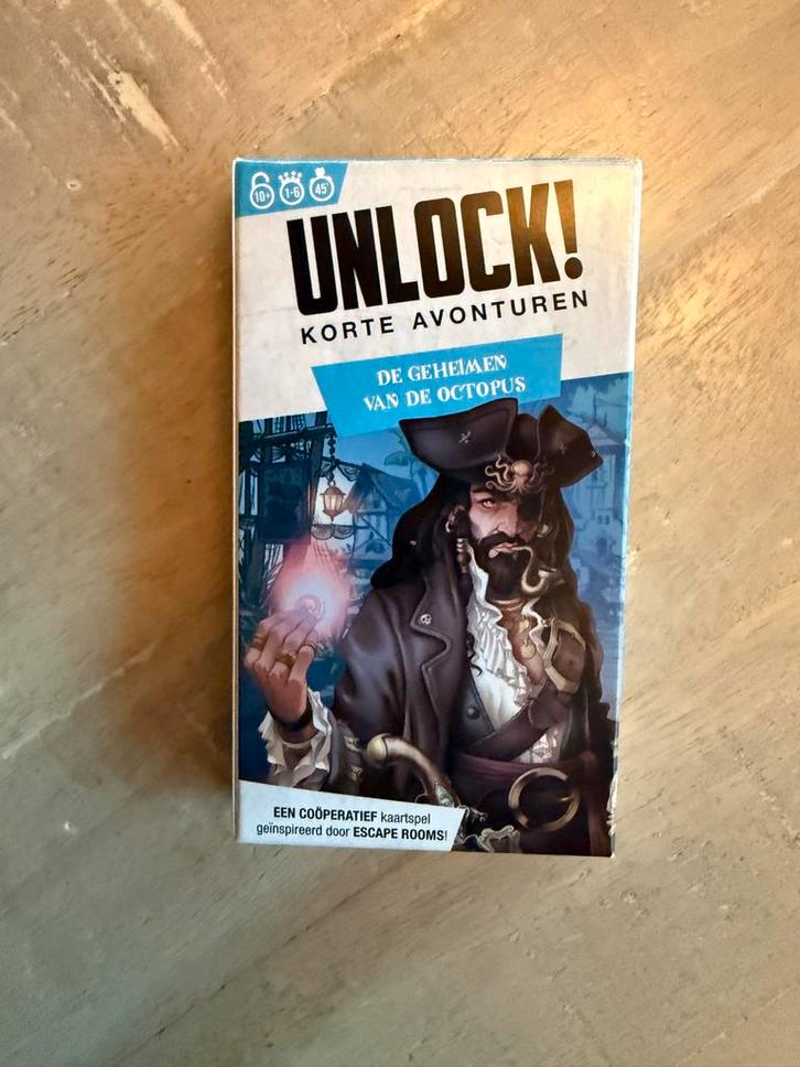 Unlock! Korte avonturen: De geheimen van de Octopus, Hobby en Vrije tijd, Gezelschapsspellen | Kaartspellen, Nieuw, Een of twee spelers